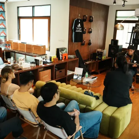 ทำ CSR มอบเงินและอุปกรณ์ทางด้านเสียงให้กับมูลนิธิดนตรีคนตาบอด — photo 1
